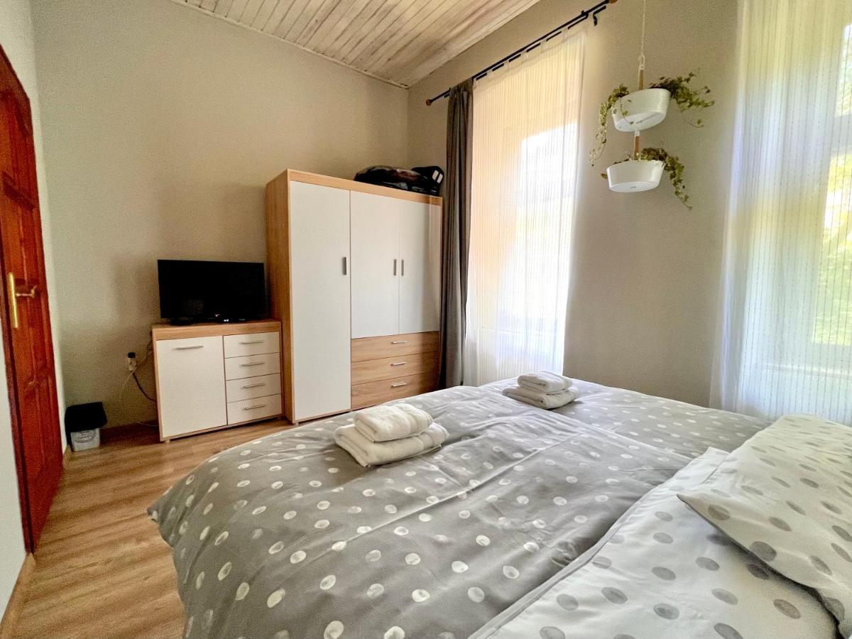 Kohaz Apartman Apartment Veszprem Ngoại thất bức ảnh
